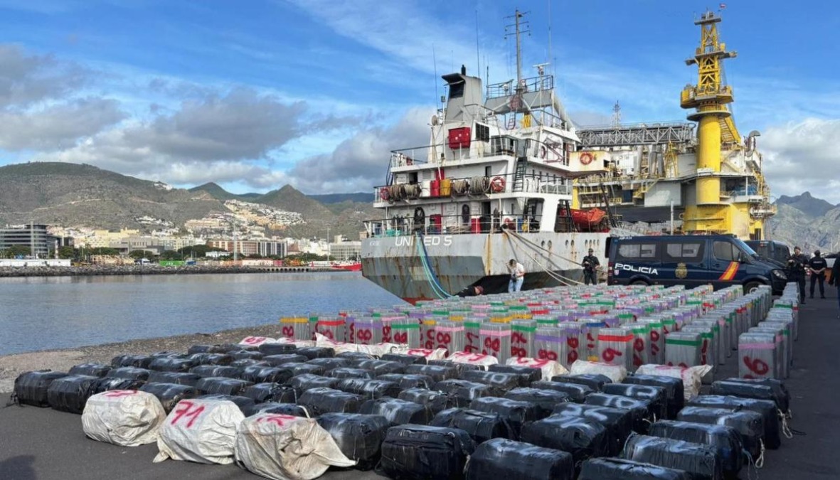 Operação internacional intercepta “navio zumbi” com 9,9 toneladas de cocaína e prende 13 tripulantes