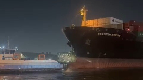 Incidente envolve colisão de balsas e navio no Porto deSantos