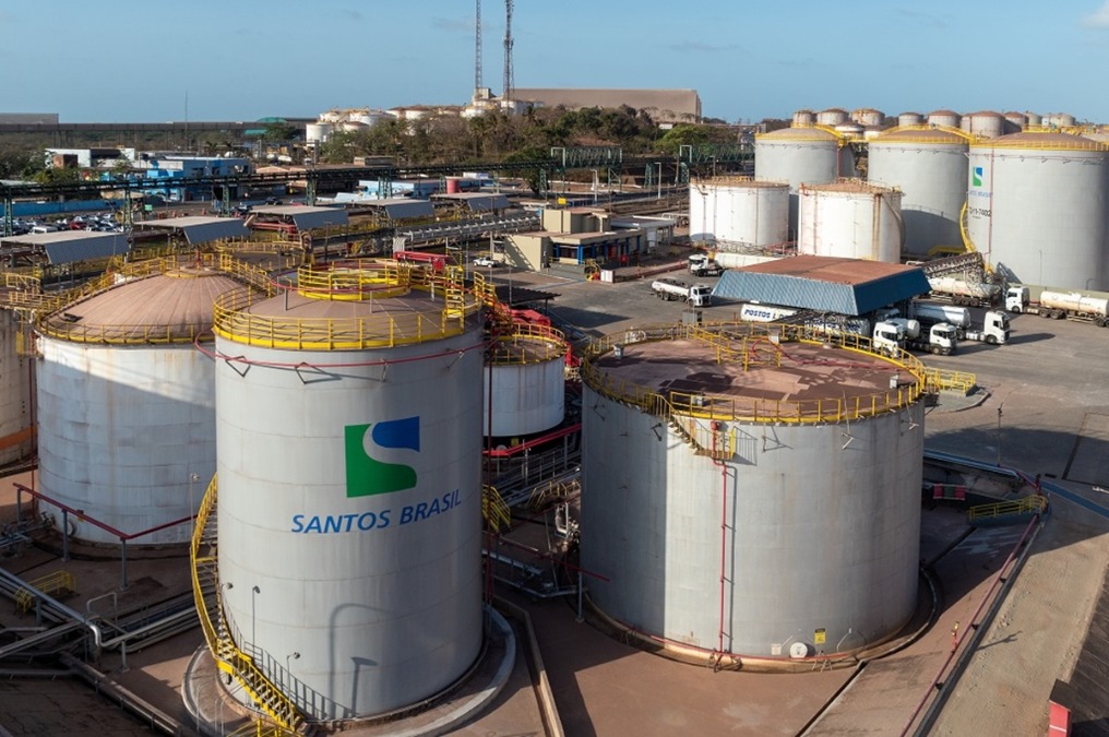 Santos Brasil inicia operação com novas linhas de píer para granéis líquidos em Itaqui