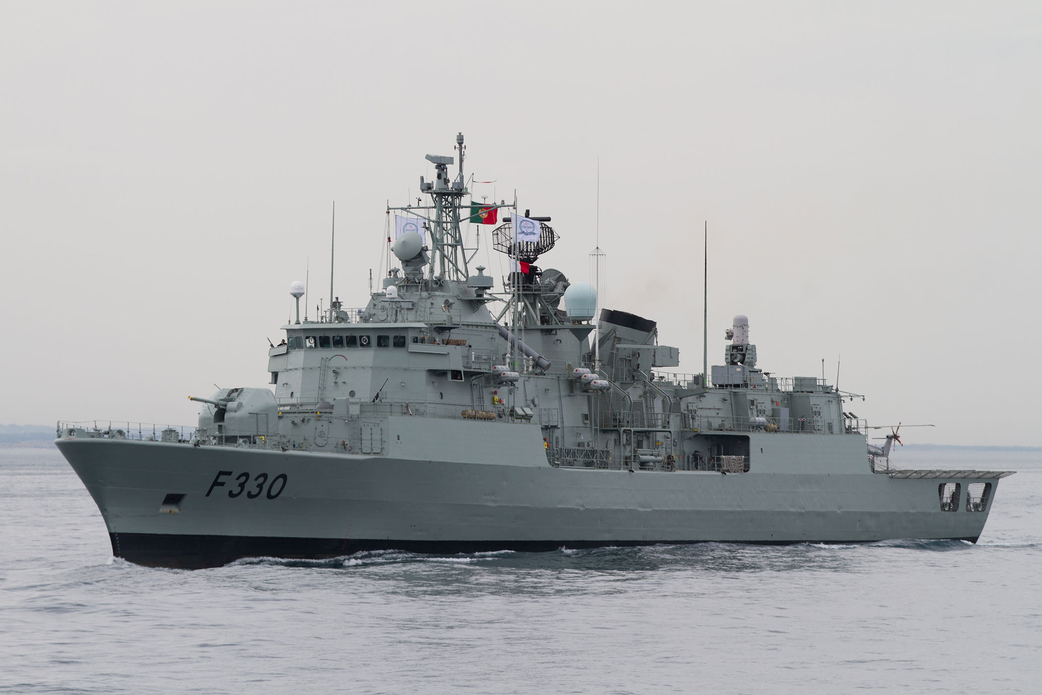 Navalrocha assegura contrato de 16,3 milhões para modernizar duas fragatas da Marinha.