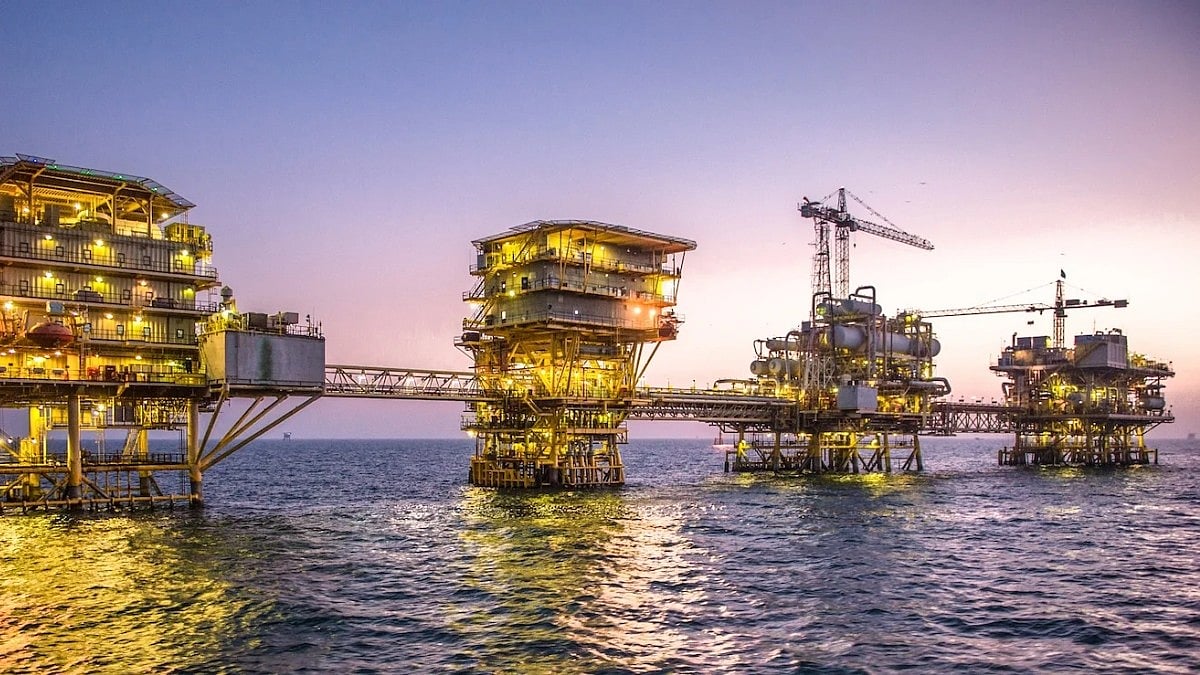 Saudi prepares oil output ramp-up in case of US attack on Iran