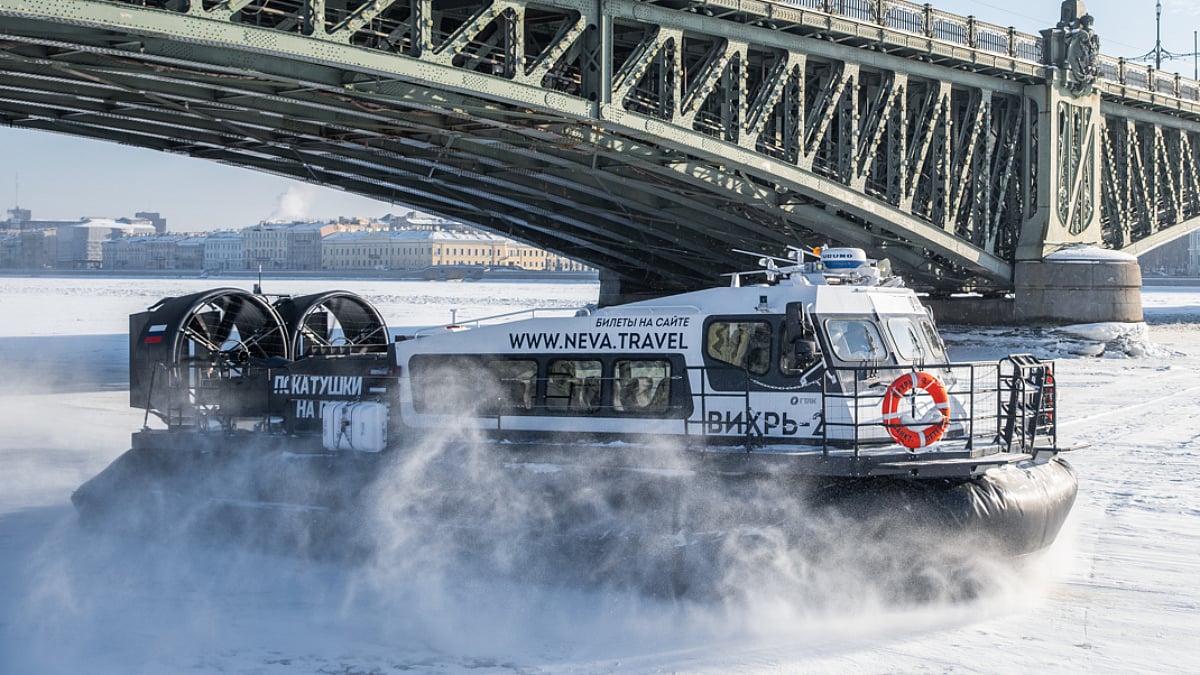 VESSEL REVIEW | Vikhr-1 & Vikhr-2 – Hovercraft pair for winter sightseeing in Saint Petersburg, Russia
