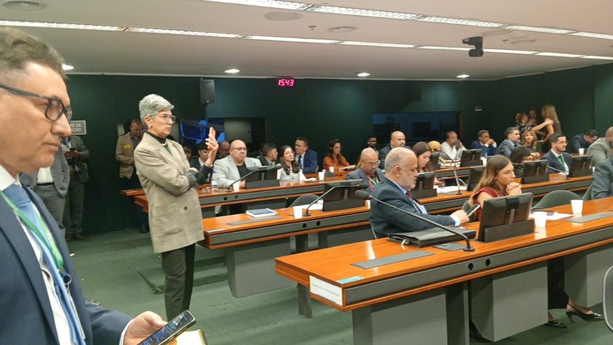 Exclusividade mobiliza bancada e sindicato intensifica agenda no Congresso