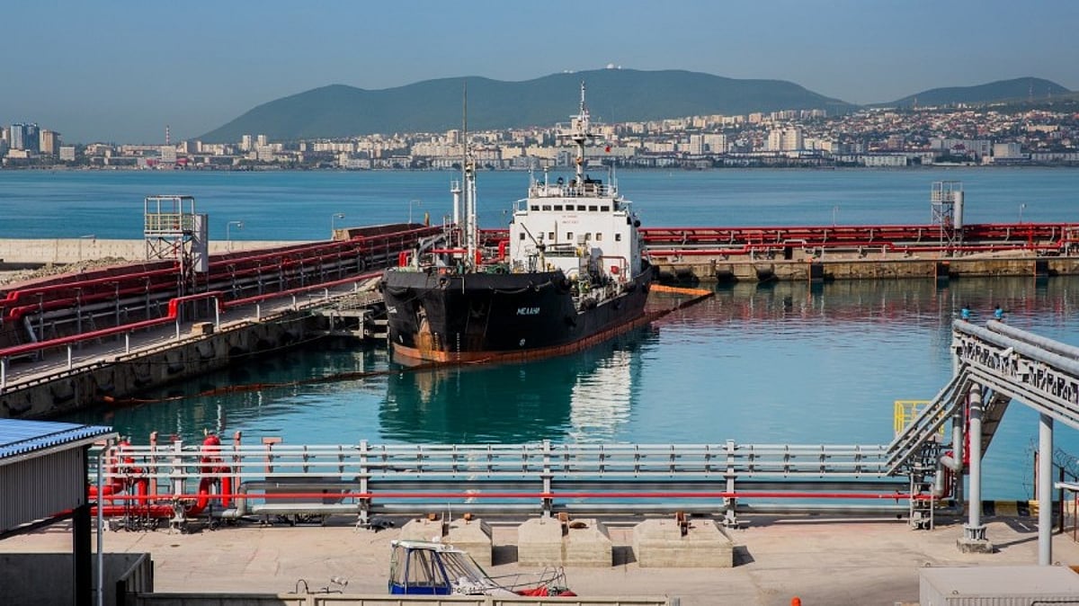 Port of Novorossiysk suspends loadings after major Ukrainian drone attack