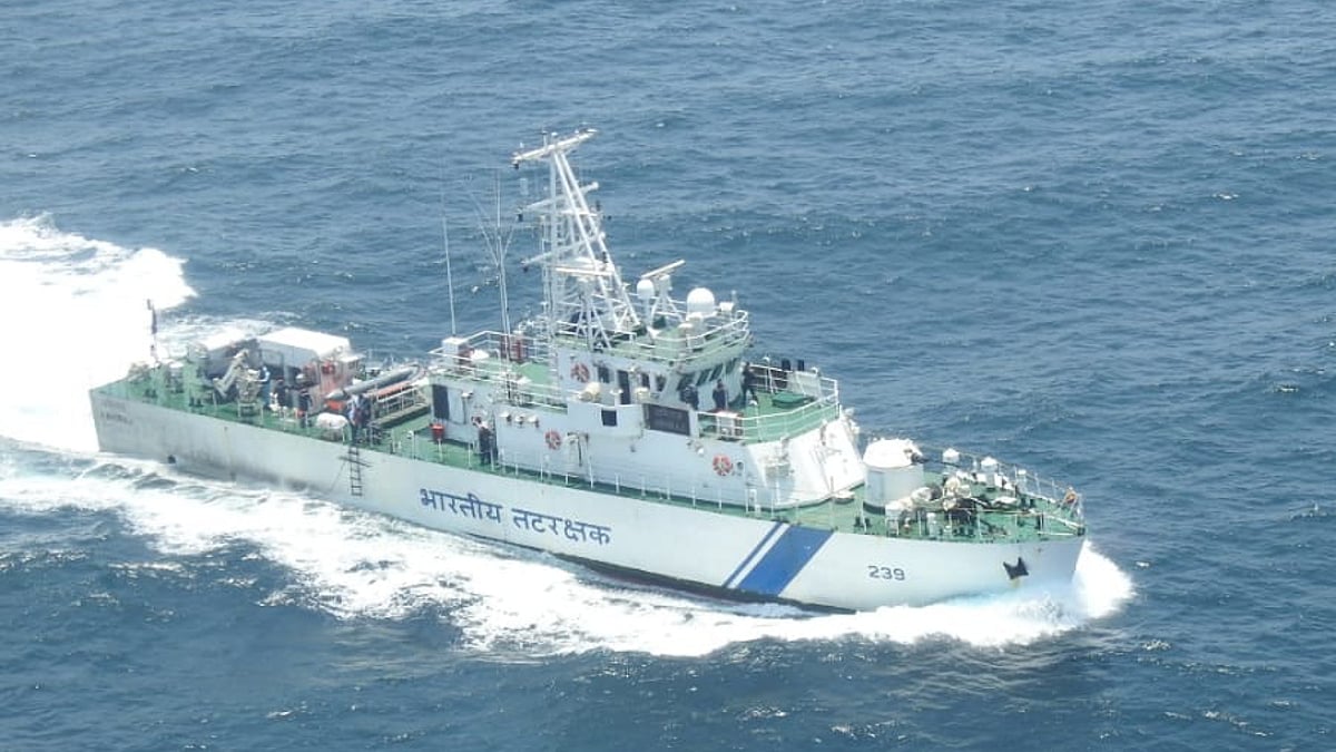 One injured after fishing boat catches fire and sinks off Mumbai