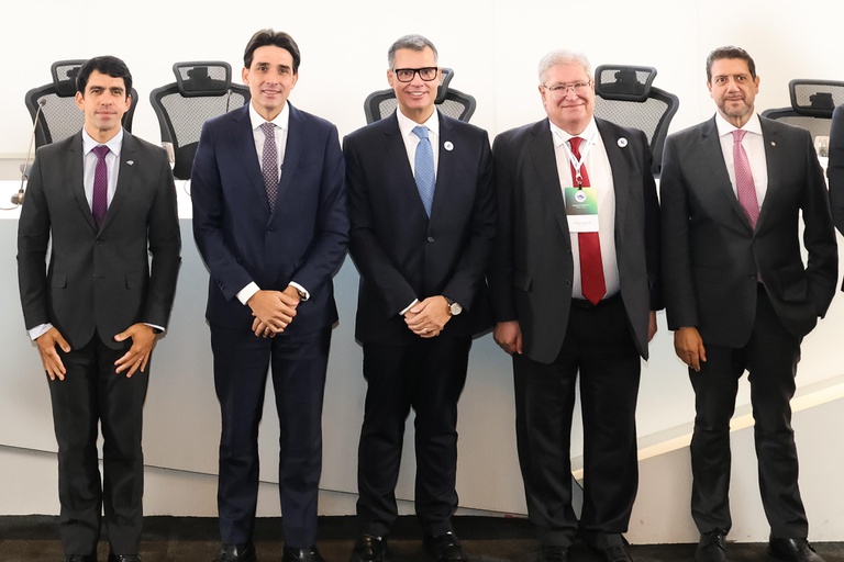 Silvio Costa Filho participa de seminário sobre diretrizes globais para portos e hidrovias