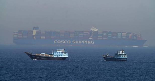 Conflito no Médio Oriente deixa cerca de 140 porta-contentores retidos no Golfo.