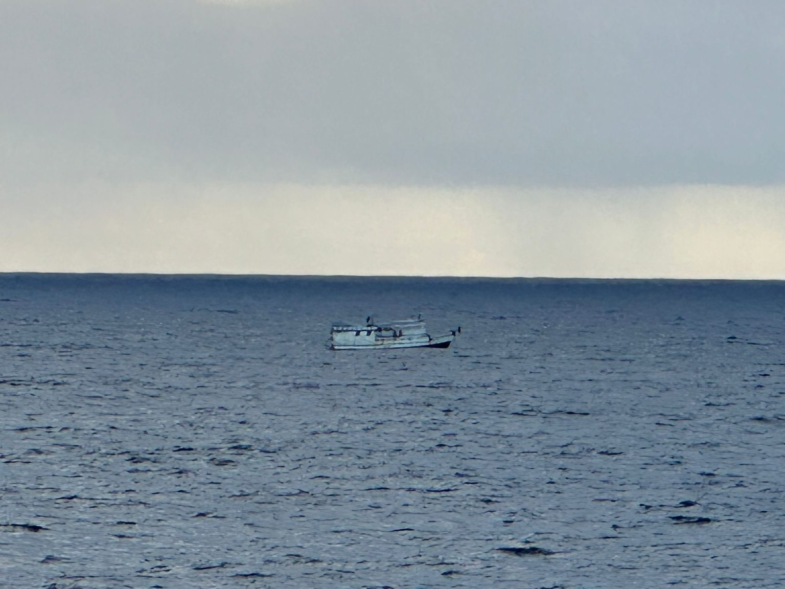 PJ intercepta embarcação de pesca com 1,8 toneladas de cocaína no Atlântico.