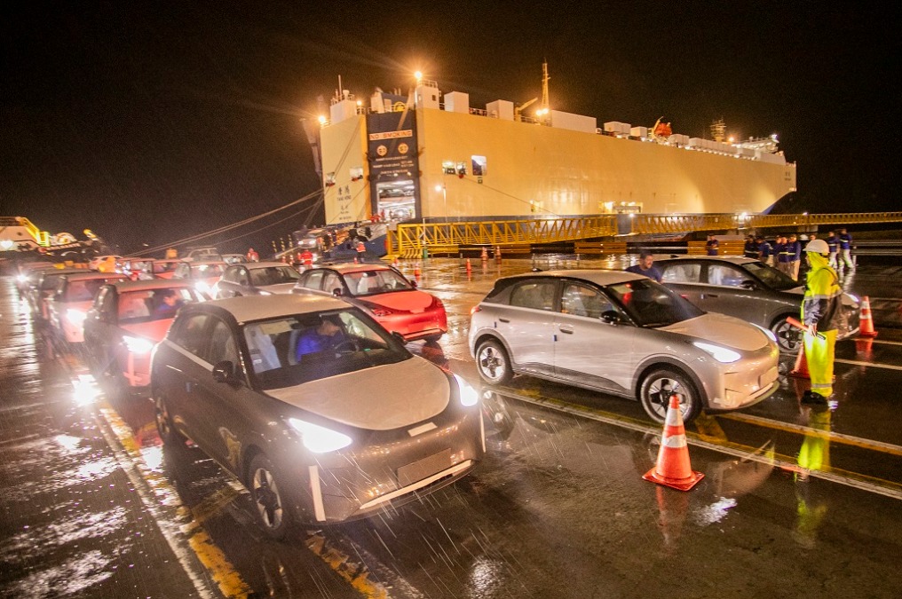 Paranaguá bate recorde com chegada de 3,3 mil carros elétricos da Geely