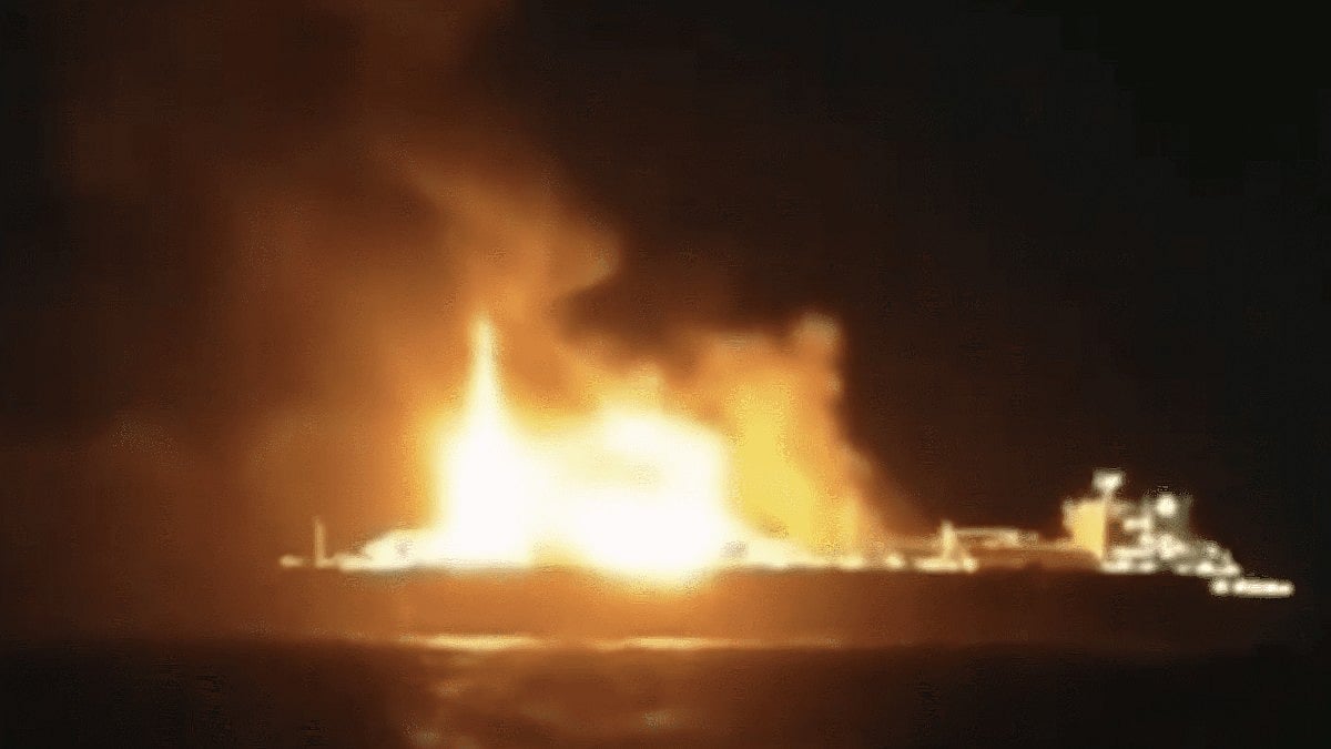 Libya moves damaged Russian LNG tanker away from shores