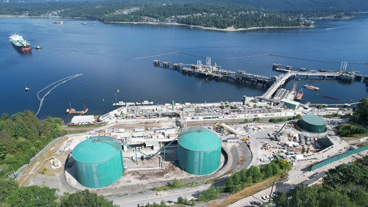Canada's Trans Mountain kicks off bidding for extra pipeline capacity
