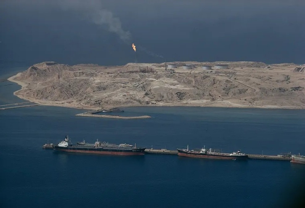 Irão quer cobrar portagem aos navios que atravessem Ormuz.