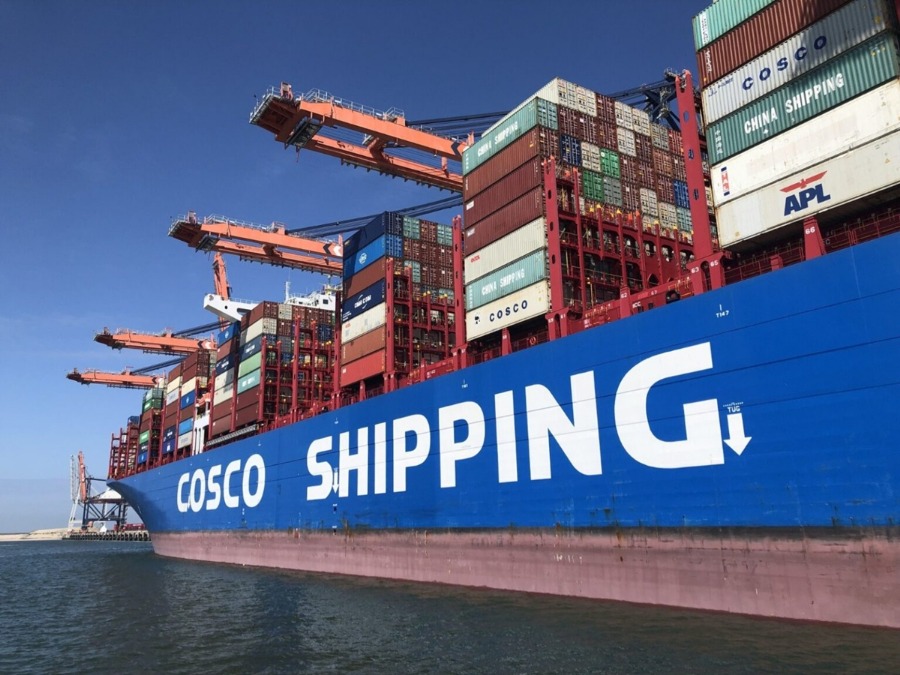 COSCO volta a atravessar Ormuz por corredor controlado pelo Irão.