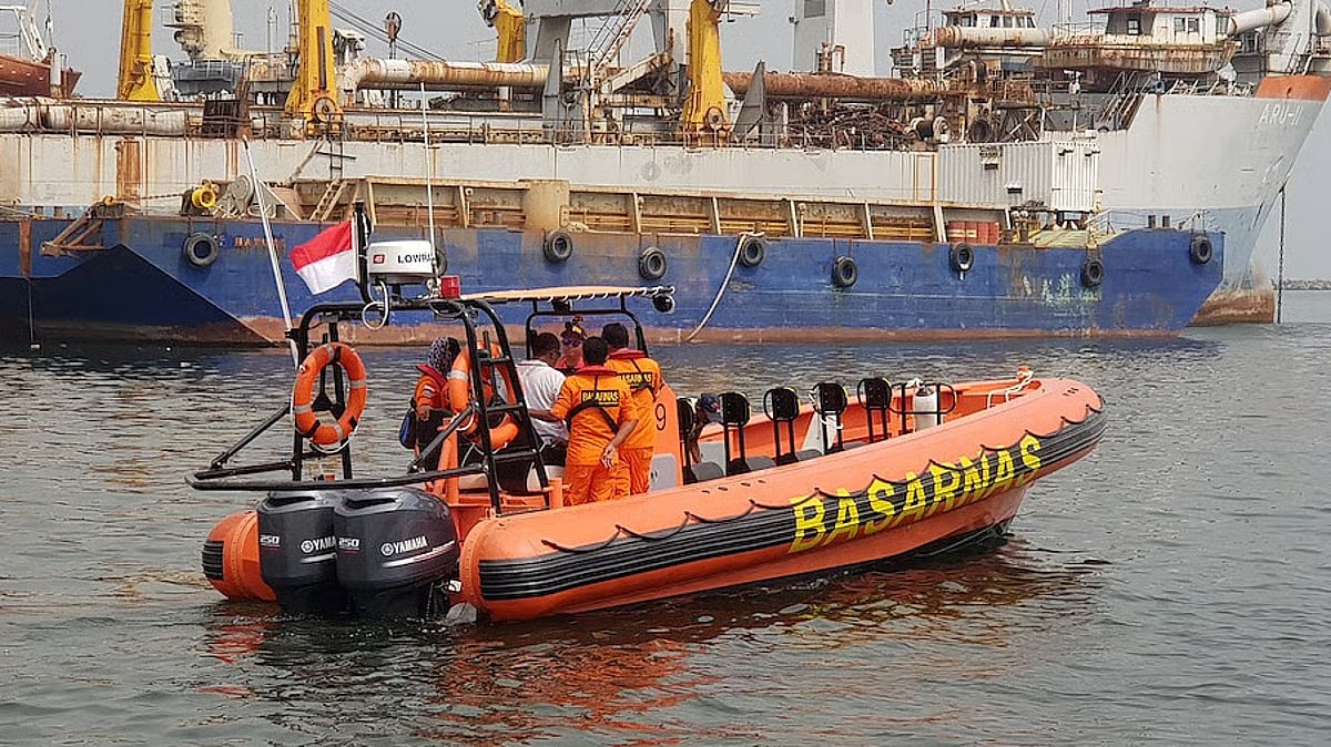 One killed after fire ignites on tug in Central Kalimantan, Indonesia