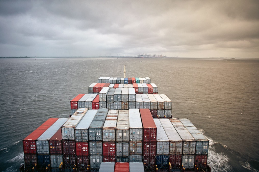 Maersk e Hapag-Lloyd mantêm cautela sobre volta ao Estreito de Ormuz