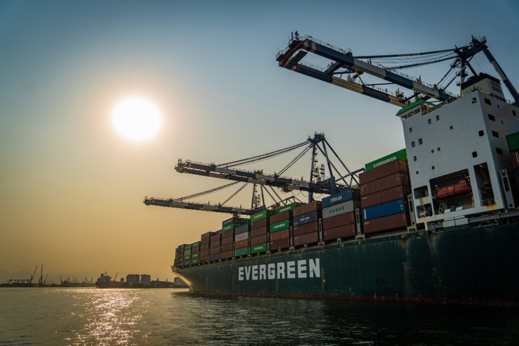 Porto de Santos atinge recorde histórico no 1º trimestre de 2026, com 42,8 milhões de toneladas