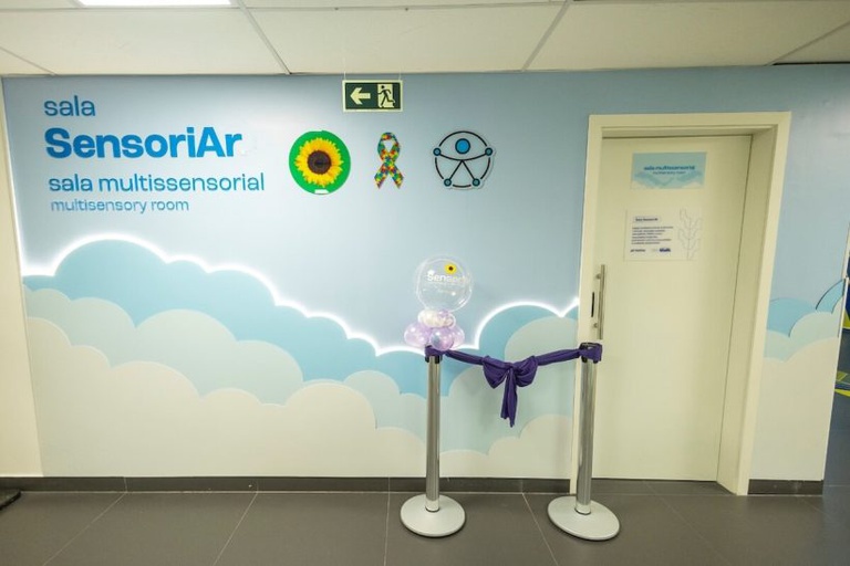Aeroportos brasileiros ampliam espaços multissensoriais e reforçam inclusão de passageiros neurodivergentes