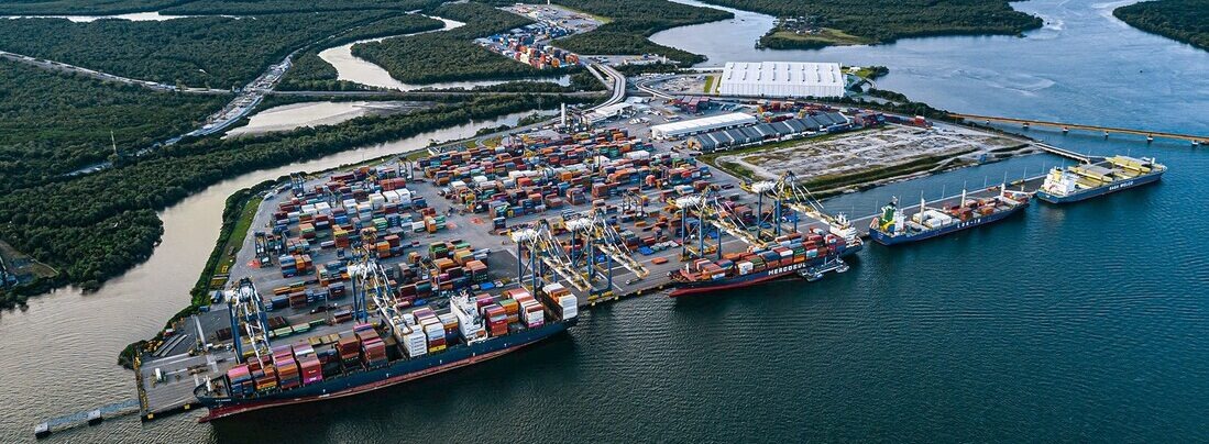 DP World se torna o primeiro terminal do Porto de Santos a operar Reach Stackers 100% elétricas