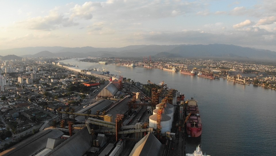 APS contrata licitação para aprofundar Porto de Santos para 16 metros