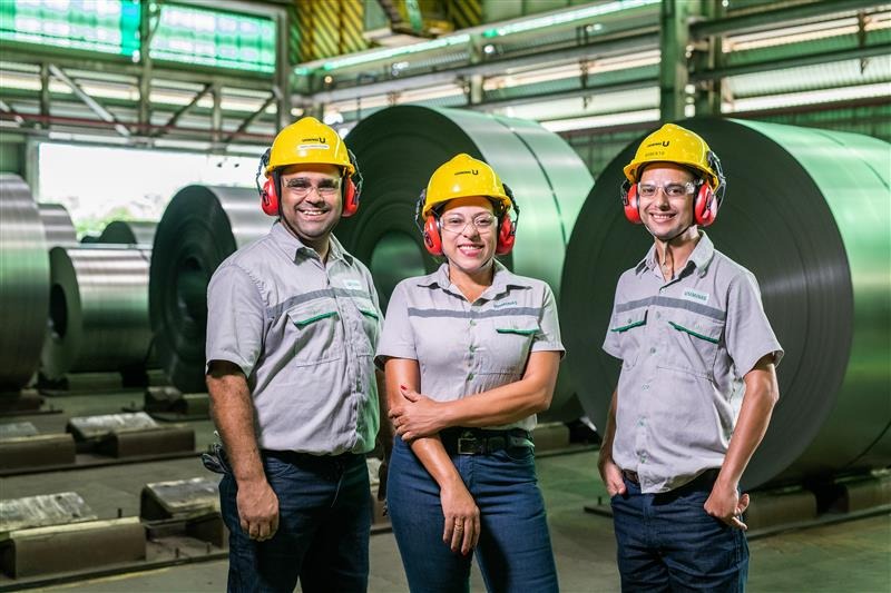 Usiminas oferece 50 vagas de emprego no setor industrial em Cubatão