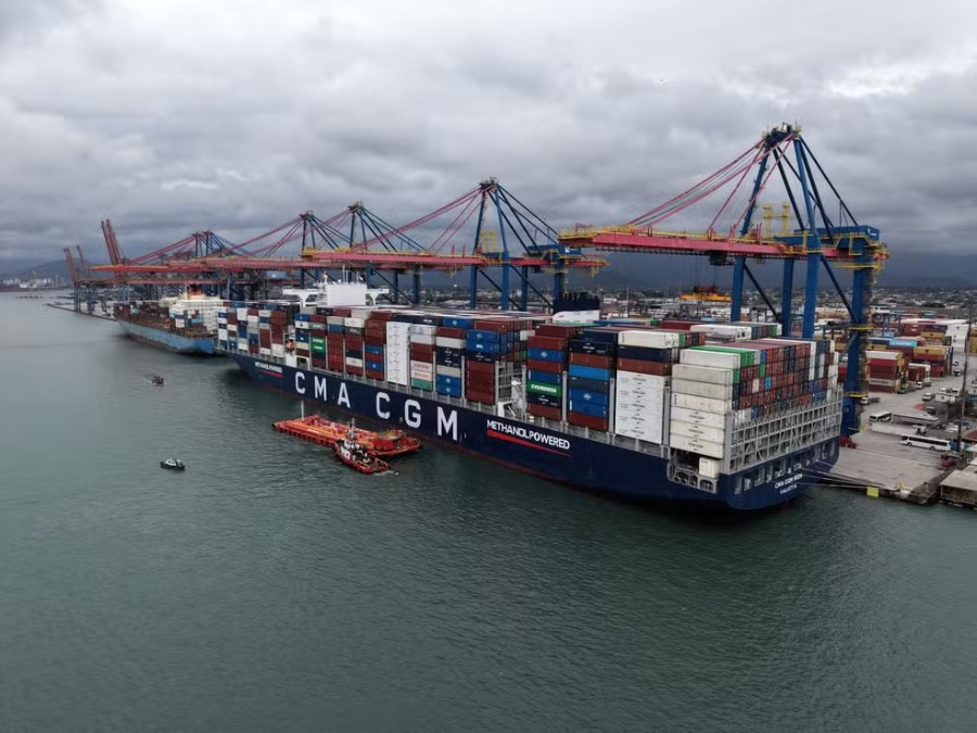 CMA CGM aplicará sobretaxa emergencial devido à intensificação do conflito no Estreito de Ormuz